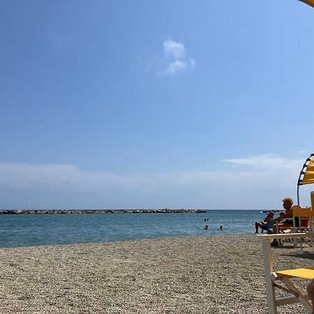 Aria Luce Mare Lejlighed San Bartolomeo Al Mare Eksteriør billede